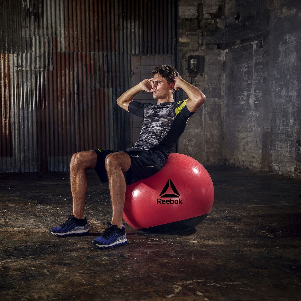 Гімнастичний м'яч Reebok RAB-40016RD 65 см, червоно-чорний