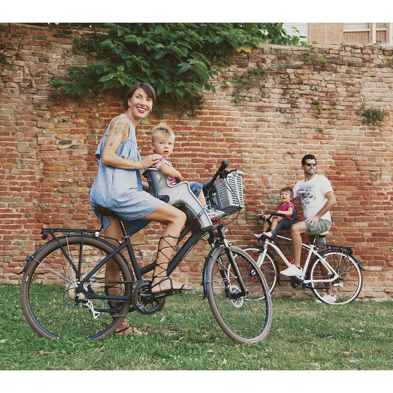 Сидіння пров. Bellelli Rabbit Handlefix до 15кг, сріблясте з червоною підкладкою