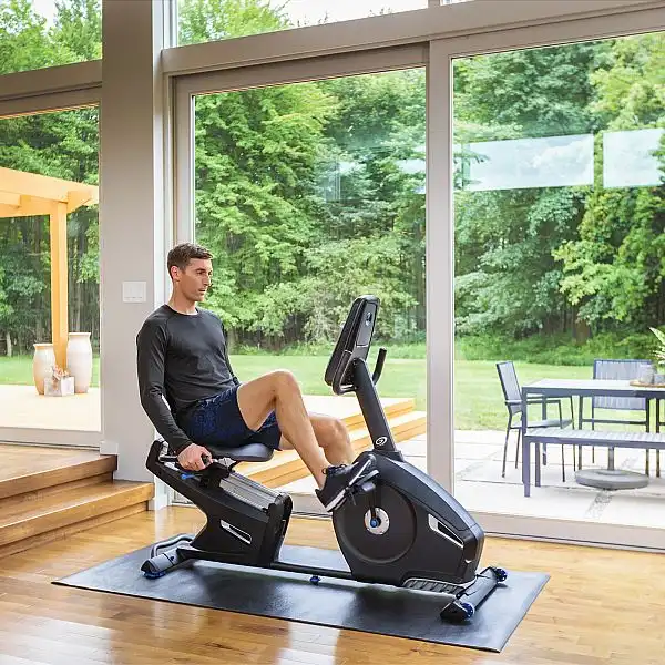 Горизонтальний велотренажер Nautilus R626