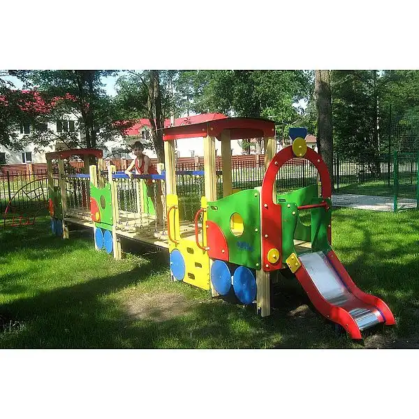 Локомотив із двома вагонами InterAtletika T507