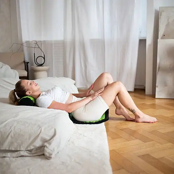 Килимок для точкового масажу з подушкою HMS Premium AKM03 чорний