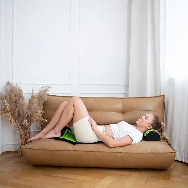 Килимок для точкового масажу з подушкою HMS Premium AKM03 чорний