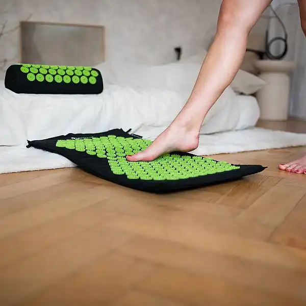 Килимок для точкового масажу з подушкою HMS Premium AKM03 чорний